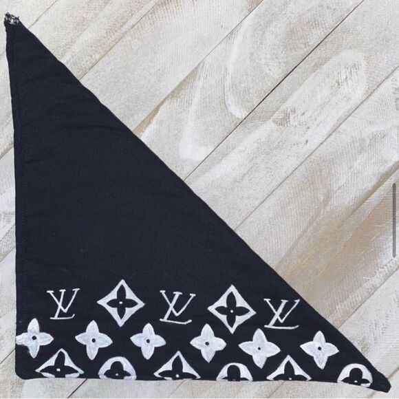 Luxury print hand painted fleece lined dog bandana - Picture 8 of 12